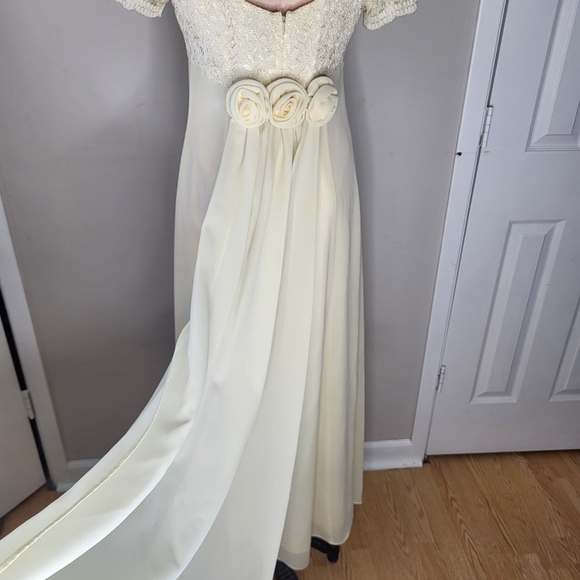 Vintage Lanz of Salzburg Pale Yellow/Ivory Lace Gown Mother of the Bride Size 6 - Picture 7 of 10